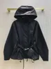 ファッション女性のジャケットコート秋の冬の女性デザイナージャケットベルトスタイリッシュな手紙プリントフード付きウインドブレーカーレディースストリートウェアコートS-L