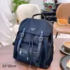 Designers de mochilas masculinas Backpack Backpack Nylon com cordas de luxo shouler bolsas triângulo de tamanho médio saco de viagem