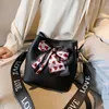 Eşarplar Crossbody Bag Kadınlar 2020 Lady Moda Geniş Kayışlar Omuz Kompozit Çantalar Yay Ties yan kova siyah çanta