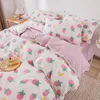 S￤ngkl￤der s￤tter 2022 Kawaii Strawberry Pastoral Plaid Twin Size 4st Set Tecknad film f￶r tjejbarn Bedark D￤cke t￤cke kudde