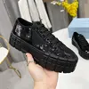 Scarpe da ginnastica con paillettes a doppia ruota di alta qualità Scarpe casual da donna Suola robusta con sneaker in gomma da ginnastica con battistrada Triple Black White Platform Shoe