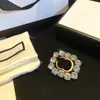2022 Women Designer Brooch Famous Letter Diamond Brooches Pin Tasse Electroplated jewelry Brooches New Designer Present Pins 2201051D