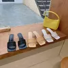 Verão Mulheres Chinelos Quadrados Toe Fino Baixo Saltos Moda Slides Preto / Branco / Amarelo Verão Elegante Slides Simples Raso Youles 210513