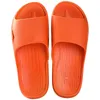 Przeciwpoślizgowe łazienki Kampy 2024 Sofe Sole Comfort Flat Sandals Indoor Home Flip Flip Summer Slajdes Buty 76371 84904 95918