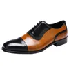 Laçage de chaussures formelles en cuir authentique pour hommes Business Business Brogue Oxford Shoe Black and Brown Square Head Brand Robe Shoe