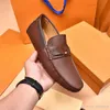 2021 Chaussures habillées pour hommes Nouveau modèle de peau de serpent Brogue Homme Chaussures en cuir Vintage Sculpté Formel Business Flats Bureau Chaussures de mariage pour hommes