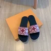 Сандалии мода женские сандалии женщины с коробками цветок напечатанные галстуки унисекс пляж флип флопы тапочки 012