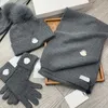 Winter designer Scarf Hat Rękawiczki Klasyczny garnitur Zakrzywione kaszmirowe Beanie Cap Luksusowe Szaliki Projektanci Mężczyźni Sports Ciepłe narty Glorovess Hats