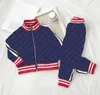 Crianças conjuntos de roupas carta impressão meninos meninas jaqueta casaco calças treino manga longa ao ar livre crianças esportes hoodie terno bebê b3977520