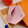 Diseñador Unisex Carta Monedero Llavero Llavero Monedero de moda Colgante Cadena de coche Encanto Flor rosa Mini bolso Baratija Regalos Accesorios