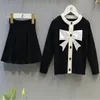 Melhor vender crianças meninas roupas conjuntos meninas arco camisola de malha cardigan + saia plissada 2 pcs terno senhora estilo roupa tamanho 90-130