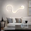 ヘビ型の黒と白のLEDウォールランプ照明リビングルームベッドサイドホームミニマリストライン装飾ランプ