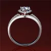 Womens Rings Crystal Three Row Diamond Love Ring met Micro Ingelegde Volledige Bruiloft Dame Cluster Styles Band