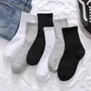 Herrensocken aus mehrfarbigem und weißem langem Baumwoll-Männer-Frühlings- und Sommer-Soild-Mesh für alle Größen2456