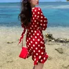 Красная полка точка косой шеи 3/4 рукава короткое мини-платье старинное летнее пляжное призвание женщины женские элегантные ретро D1604 210514
