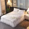 Conjuntos de cama Summer Lace Bed Skirt Conjunto de três peças de esteira de dormir Lavável Viscose Fibra antiderrapante