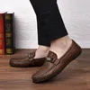 Scarpe da uomo Mocassini casual da uomo in vera pelle di qualità di lusso da uomo Slip on Flats Scarpe da guida traspiranti stile britannico