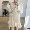 Korejpaa Kobiety Sukienki Zestawy Korea Elegancka O-Neck Loose Flared Sleeve Shirt and High Waist Lace Up Lace Hook Flower Spódnica Suit 210526