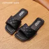 Barn platt sommar barn mode mjuka tofflor baby tjejer pu läder skor småbarn märke svart sandaler py-s-010 210712