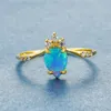 anello opale in oro giallo