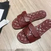 En kaliteli kadın tasarımcı terlik slaytlar sandalet ayakkabı yaz plaj açık serin terlik moda lady slayt düz flip flop boyutu 35-41