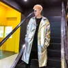 Performance Lange Trenchcoat Mannen Shiny Night Club Stage Dance Men Cloak Cape Coat Lange Mouw Capote Masculino Gold Silver XXL 211011