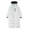 Lång dunjacka Kvinnors kappa Vinterkoreanska Stora Tjock Varm Hooded Parka Black White Cotton Jackor 211013