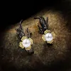 Stud Original Retro Art Intarsiato Pearl Flower Orecchini Personalità Sweet Two-tone Black Gold Ladies Silver Jewelry