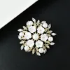 Sinzry Cena fabryczna Luksusowy Koreański Biżuteria Fancy Dekoracyjne Powłoki Natural Shell Fresh Water Pearl Kwiat Karnitur Broszki Biżuteria Prezent
