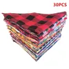 Hundkläder 30/50 datorer Plaid Bandana Lot för små stora hundar Personlig Pet Bulk Face Washable Bandanas