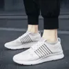 Neue Mesh Männer Turnschuhe Casual Lace-up Sneakers Atmungsaktive No-slip für Männer Tennis Fliegen Weben Licht Sport schuhe Socke Schuhe