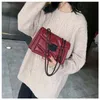 Tasarımcı Çanta Kadınlar Perçin Lüks Omuz Çantaları Flap Çanta Çapraz Vücut Debriyaj Lüks Zincir Çanta Moda Düğme Çantalar Lady Satchel Christellet Messenger Çanta