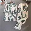 LISACMVPNNEL Lente Afdrukken Patroon Dames Pyjama Set Rayon Nachtkleding Lange mouw Broek Twee Papieren Suit 211109