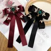 Vintage Fabric Bow Rhinestone Cloth Art Neck Ties Pins och Brooch Ladies Shirt Collar Smycken Tillbehör för Women Present