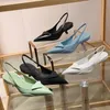 샌들 2021 패션 디자이너 삼각형 장식 Slingbacks 새끼 고양이 발 뒤꿈치 지적 발가락 공식 파티 신발 여성 펌프