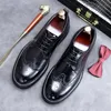 Scarpe in pelle da uomo Scarpe eleganti da lavoro intagliate brogue estive da uomo Nere casual Aumentano le oxfrod stringate britanniche