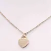 2020 Rostfritt stål hjärtformat halsband kort kvinnliga smycken 18k guld titan persika hjärta halsband hänge för kvinna H1027