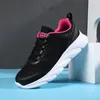 Commercio all'ingrosso 2021 Tennis per gli uomini Donne Sport Sport Scarpe da corsa Super Light Traspirante Runners Nero Bianco Pink Sneakers all'aperto Dimensioni 35-41 WY04-8681