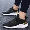 2021 Män Kvinnor Running Skor Platform Trainer Beige Black Gray Triple Vit 567 Utomhus Sport Sneakers Storlek 39-44