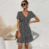 Sommar Kvinnors Klänning Casual Short Sleeve Deep V-Neck Blommig Dot Print Sexig Fashion Boho Style A-Line Mini Femme 210526