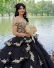 2022 الأسود والذهب زين فساتين quinceanera قبالة الكتف الكرة ثوب كشكش حفلة موسيقية الحلو 15 16 الفتيات المناسبات الخاصة اللباس المرأة