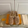 2021 zapatillas de lana de diseño mujeres peluche perezoso holgado sólido flip flop invierno cálido original caucho antideslizante fondo de piel de ovejas de piel de cerilla de moda
