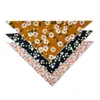 Abbigliamento per cani Bandana con fiore stampato floreale personalizzato Cravatta su graziosa sciarpa per animali con margherita nera Accessori233f