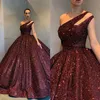 2021 Avond Reflecterende Jurken Bourgondië Mouwloze Baljurk Sequined One Shoulder Holiday Wear Celebrity Prom Gowns Plus Size Custom Made