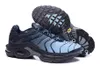 2021 TN Plus Mens 러닝 신발 최고 품질 볼트 블랙 하이퍼 심령 블루 오레오 보라색 유틸리티 블루 오렌지 통기성 패션 야외 캐주얼 스포츠 스니커즈 트레이너
