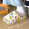 Kolor Drukowanie Kobiety Mężczyźni Letnie Kapcie Niepoślizgowe Plaża Sandały Slide Flip Flops Cute Graffiti Grube Sole Comfort Buty łazienkowe 210928