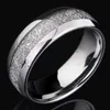 結婚指輪メンズの贅沢な錫箔クールリングドームの青い白の黒いタングステン炭化けんごは女性のバンドのための隕石