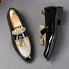 Luxury Style Sequins Mäns Business Promskor Tassel Bekväm Bröllopspetsade Toe Men Flats Loafers Skodon