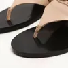 Chaussures de créateurs de haute qualité pour hommes et femmes pantoufles mode cuir bouton doré sandales plates à chevrons été exposition fête chaussures de plage emballage de luxe 35-45