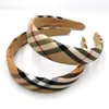 2023 Designer Girl Hair Plaid Accessories Pannband Band Retro Headwraps Gifts Wide Thin R Classic Joker Headwear